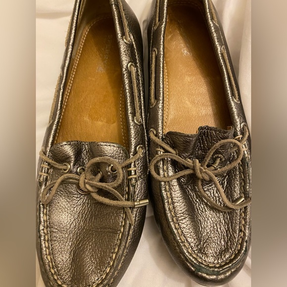 Metallic Sperry loafer. Size 6.5. - Picture 2 of 8